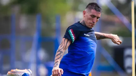 Centurión se presentó a entrenar en Vélez. (Prensa Vélez)