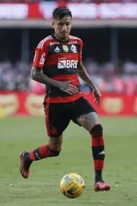 Erick Pulgar, volante do Flamengo. Foto: Ricardo Moreira/Getty Images.