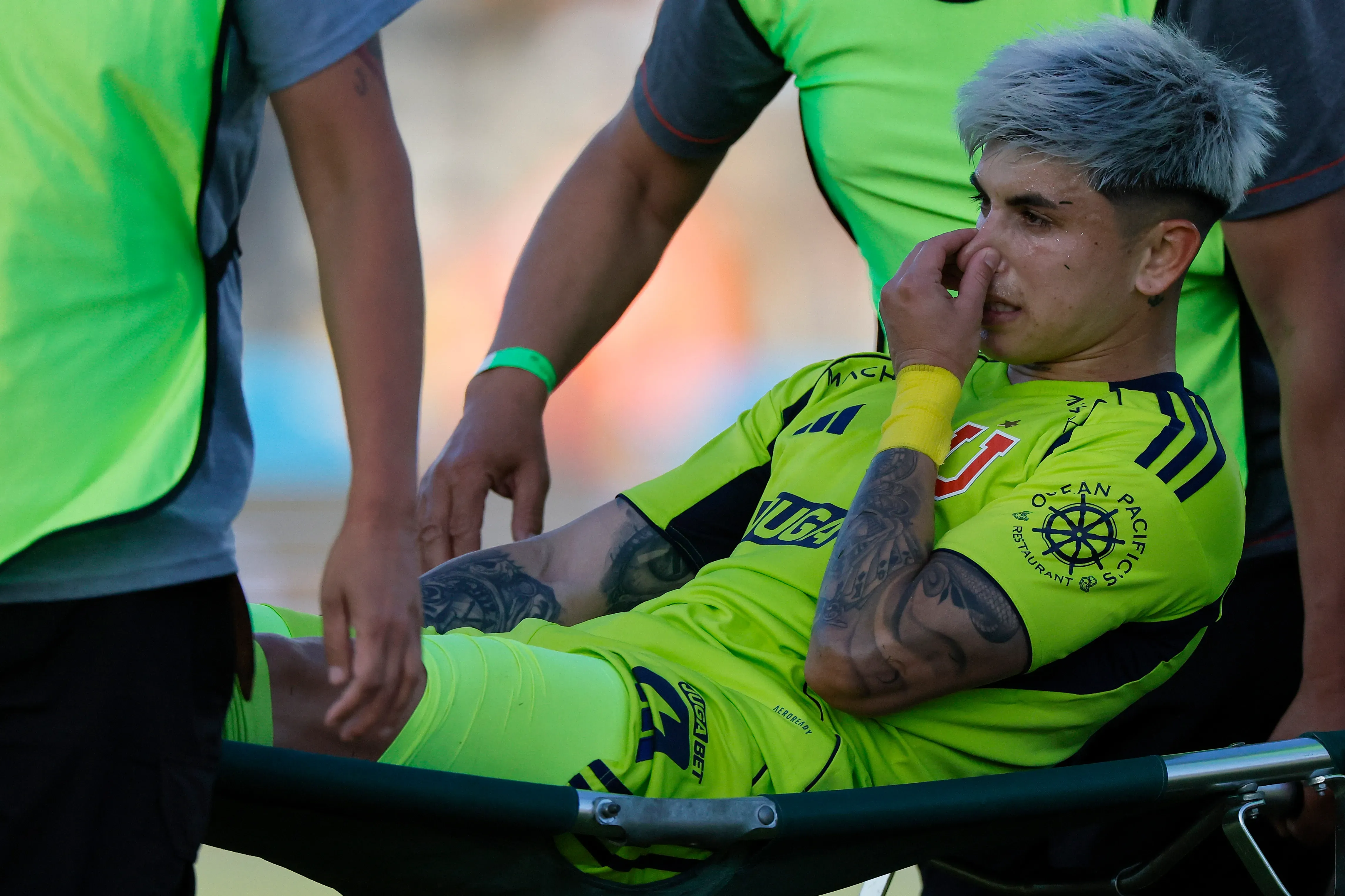 Maximiliano Guerrero salió lesionado en el segundo tiempo en la U. Foto: Andrés Pina/Photosport