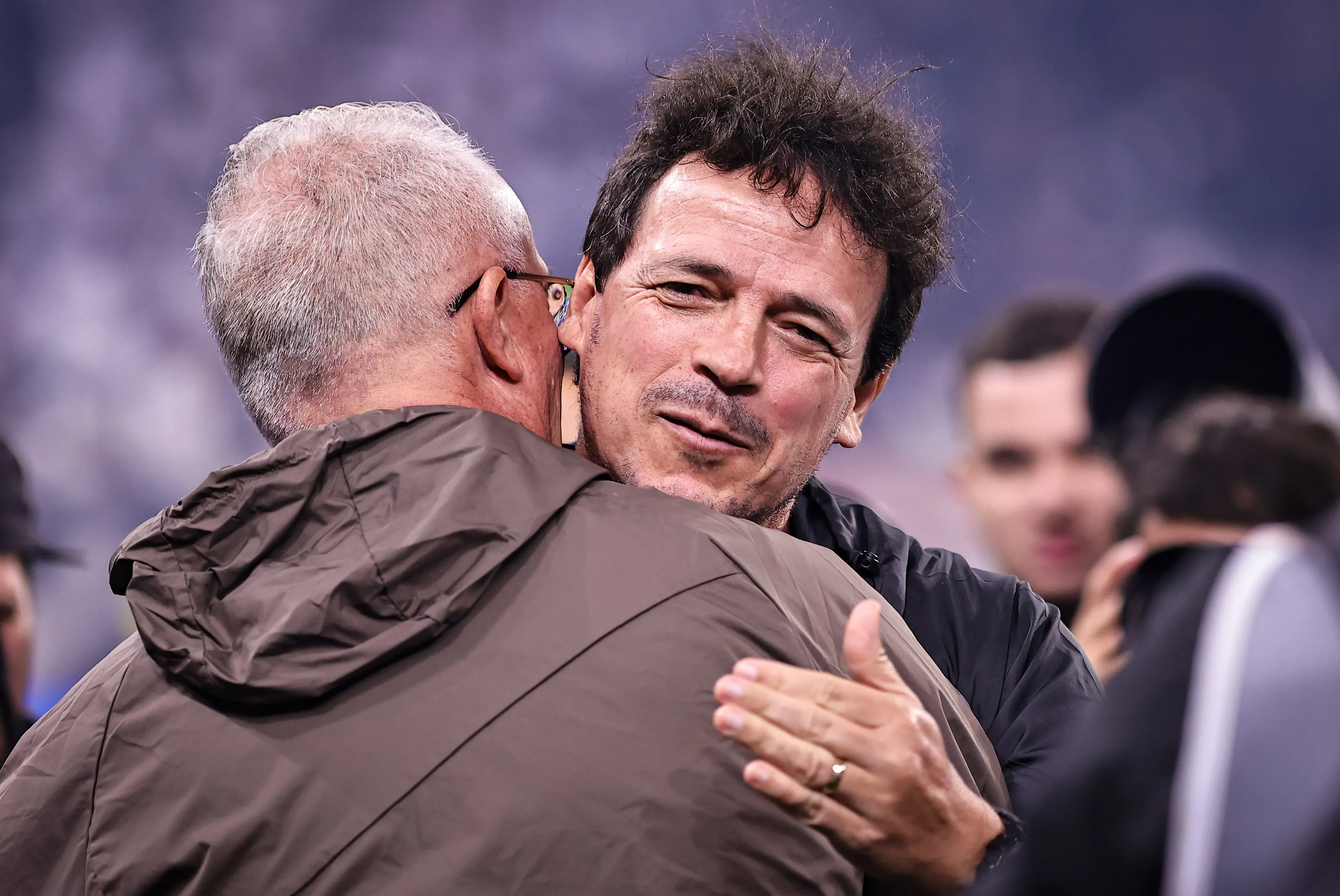 SP – SAO PAULO – 17/12/2025 – COPA DO BRASIL 2025, CORINTHIANS X VASCO – Dorival Junior tecnico do Corinthians cumprimenta Fernando Diniz tecnico do Vasco durante partida contra o Vasco no estadio Arena Corinthians pelo campeonato Copa Do Brasil 2025. Foto: Fabio Giannelli/AGIF