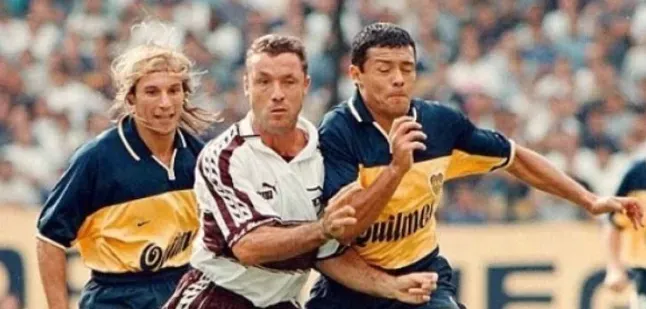 Cardoso (derecha) durante su etapa en Boca. (Archivo)