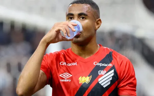 jogador Erick do Athletico-PR durante partida contra o Corinthians no estadio Arena Corinthians pelo campeonato Brasileiro A 2024. Foto: Joisel Amaral/AGIF