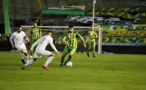 Emanuel Insúa ante Cáceres.
