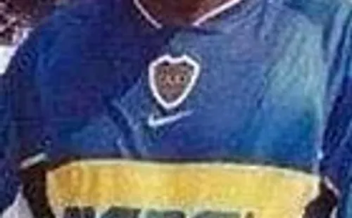 Dinas, con la camiseta de Boca