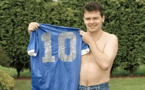 Hodge con la camiseta de Diego. Foto: Getty.