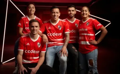 Los cinco cracks que presentaron la camiseta de River.