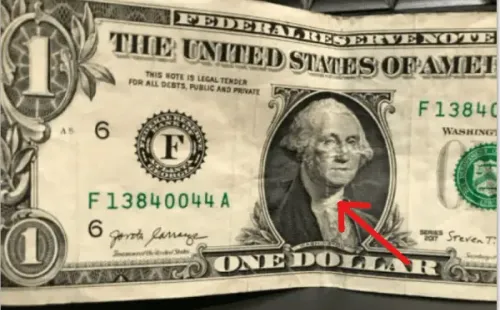 El error de impresión que generó líneas verticales en el billete de 1 dólar.