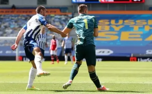 El preciso momento en el que cambió la historia del Dibu Martínez. Debió ingresar en el lugar del lesionado Bernd Leno.