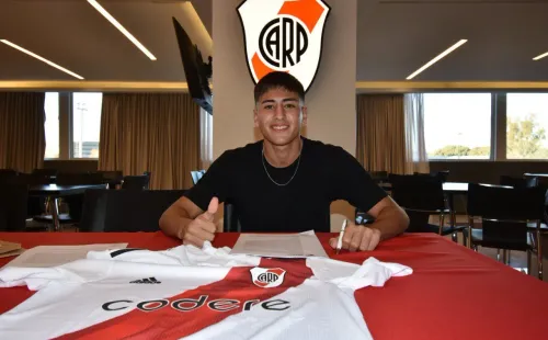 Agustín Wierna firmó su renovación con River. (Prensa River)