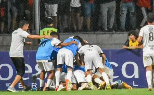 Otro batacazo en la Copa Argentina: Claypole eliminó al Newell&#039;s de Heinze,  que nunca pudo ganar en este torneo