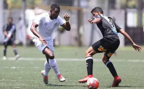 Renyer teve proposta para sair do Santos antes de assinar vínculo por três anos