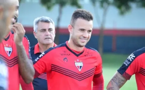 Gustavo Ferrareis já treina junto ao restante do elenco