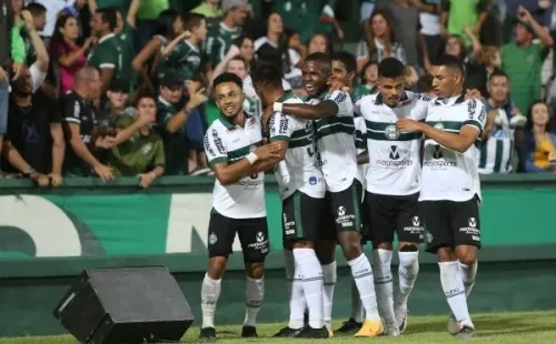 Momento da comemoração na partida contra o FC Cascável; o Coritiba venceu por 2 a 1 na estreia da temporada 2020