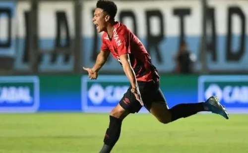 Marquinhos Gabriel: reforço deve estar em campo no clássico (Foto: Divulgação/Athletico.com.br/Miguel Locatelli)