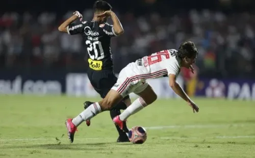 Time ficou na bronca após pênalti não marcado em cima de Igor Gomes    Foto: Divulgação