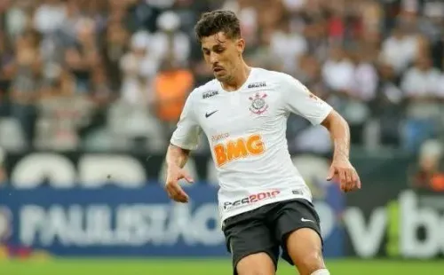 Danilo Avelar deve ser improvisado para a zaga nesta temporada. Foto: Daniel Augusto/ Agência Corinthians.