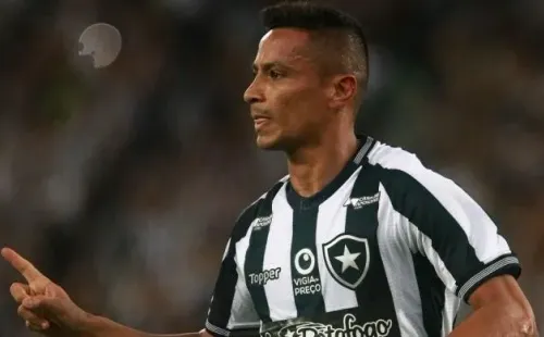 Cícero pode deixar o Botafogo em breve. Foto: Divulgação.