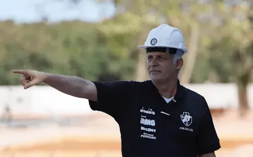 Carlos Leão comentou sobre a possibilidade de contratar o atacante Alex Teixeira. Foto: Divulgação.