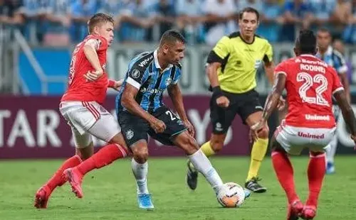 Grêmio precisa vencer o clássico para manter as chances de classificação – Foto: Lucas Uebel/Grêmio.
