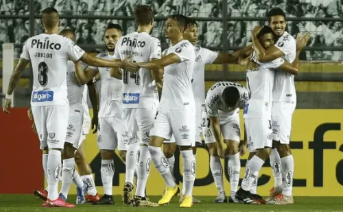 Jogadores do Peixe festejam gol. (Foto: Getty Images)