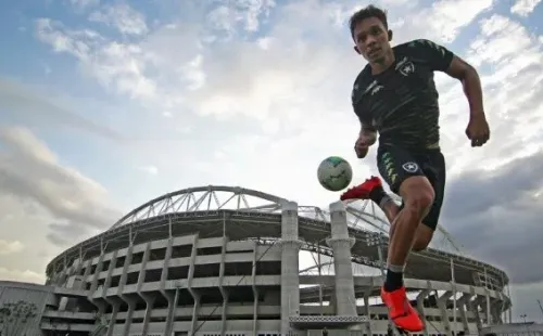 Davi Araújo, que estava fora, está de volta ao Fogão. Foto: Vitor Silva/Botafogo