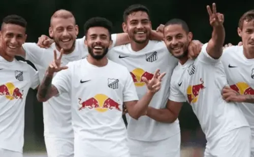 Jogadores do Bragantino festejam gol no Brasileirão. (Foto: Getty Images)
