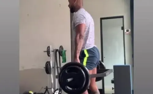 Dedé treinando para se recuperar da contusão — Reprodução: Instagram/Dedé