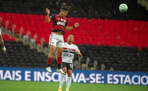 João Gomes em ação contra o SPFC — Foto: Alexandre Vidal / Flamengo