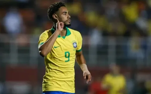 Mathgeus Cunha em campo pela Seleção Brasileira. (Foto: Getty Images)