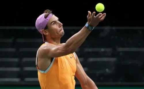 Nadal se prepara para sacar. Foto: Getty Images
