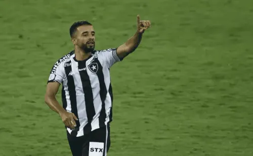 Botafogo precisa vencer para seguir vivo na luta contra o Z4. (Foto: Getty Images)