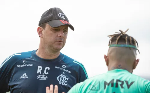 Ceni conversando com Gabigol — Foto: Alexandre Vidal / Flamengo