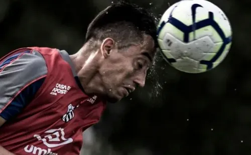 Uribe disputou apenas 16 partidas com o manto alvinegro sem marcar um gol     (Foto: Ivan Storti/Santos FC)