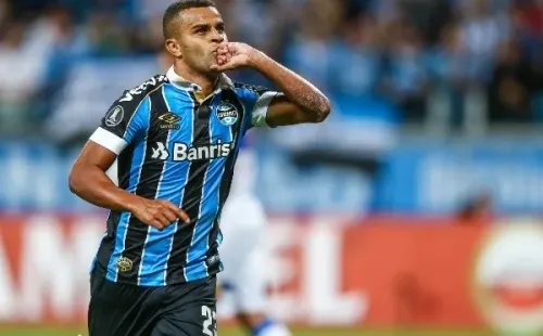 Parado há mais de dois meses, Alisson deve estar em campo contra o Atlético-GO (Foto: Getty Images)