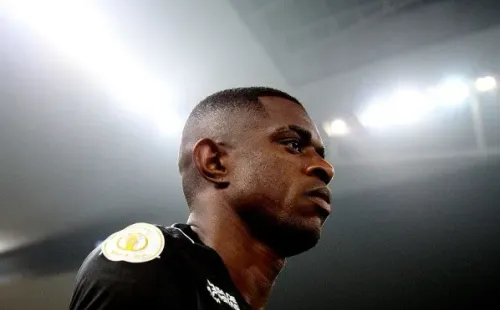 Benevenuto foi abordado por membros de organizada do Botafogo em boate no Rio (Foto: Vítor Silva/Botafogo)