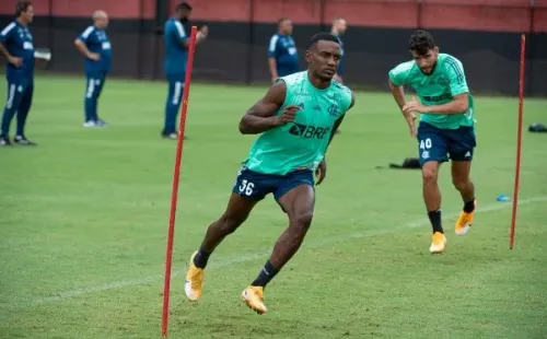 Ramon durante treinamento no Fla — Foto: Alexandre Vidal / Flamengo