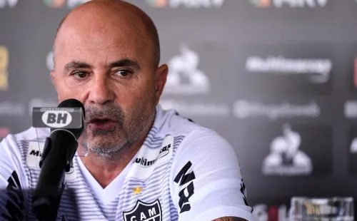 Jorge Sampaoli durante coletiva de imprensa. Foto: Getty Images