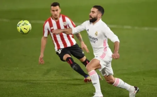 Carvajal, que deve desfalcar o Real Madrid contra o Athletic Bilbao, em disputa de bola. Foto: Getty Images