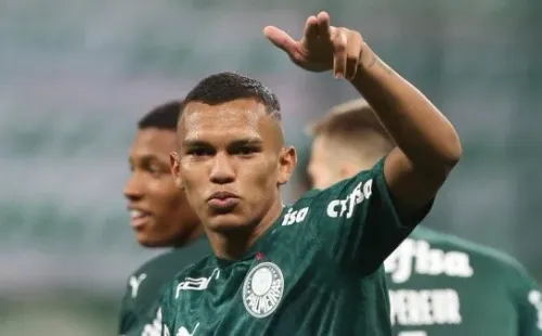 Veron tem contrato no Palmeiras até o fim de 2025 e multa de 60 milhões de euros (Foto: César Greco)