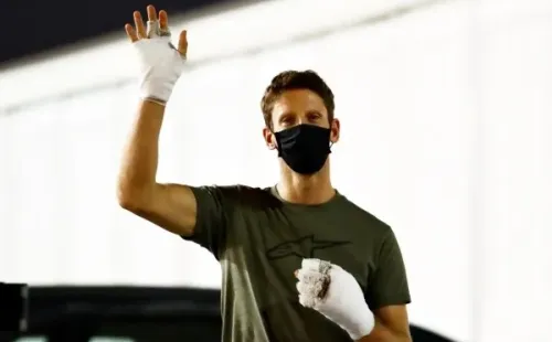 Apesar do susto, Grosjean teve apenas as mãos queimadas no acidente – Foto: Getty Images