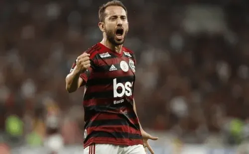 Everton Ribeiro em campo pelo Flamengo. (Foto: Getty images)