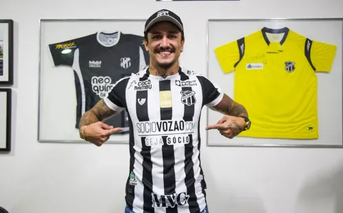 Vina renovou até 2024 - Foto: Felipe Santos/Twitter Oficial do Ceará.