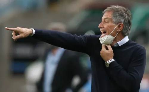 Ariel Holan em partida da Universidad Católica. Foto: Getty Images