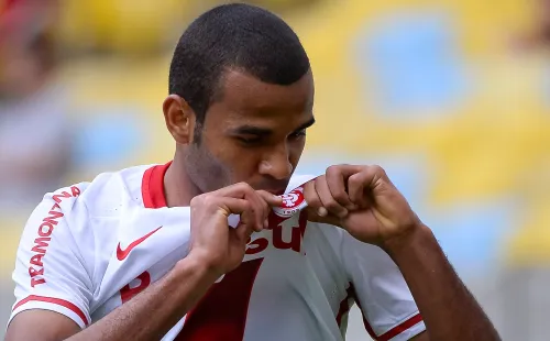 Ernando chega ao Vasco com experiência de ter jogado em outros gigantes, como o Inter (Foto: Fernando Soutello/AGIF)