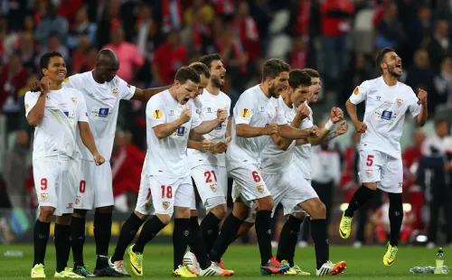 Comemoração de jogadores do Sevilla. Foto: Getty Images