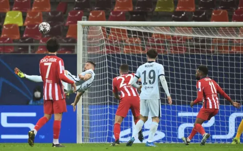 Olivier Giroud fez um golaço no primeiro confronto das oitavas de final. (Foto: Getty Images)