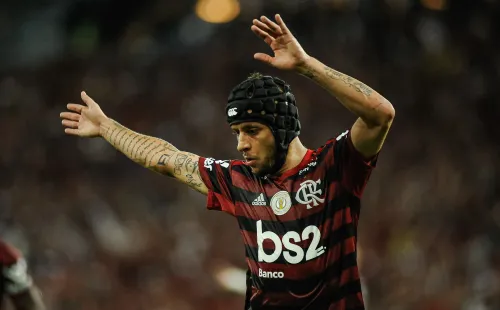 Rafinha não engoliu desculpa de fator financeiro para não ser aceito de volta no Flamengo (Foto:Allan Carvalho/AGIF)