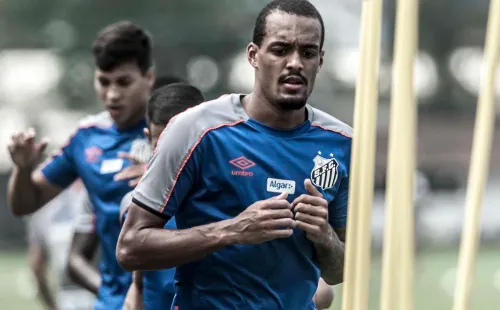 Luiz Felipe ainda não foi descartado por Holan, mas interesse do Juventude pode mudar planos (Foto: Ivan Storti/Santos FC)