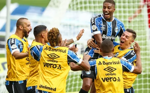 Comemoração de gol do Grêmio. Foto: AGIF