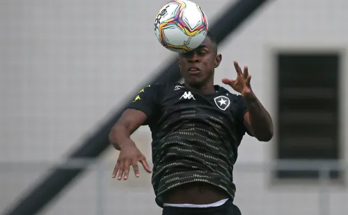 Benevenuto tem contrato até 2023 no Botafogo, mas tem conversas avançadas com o Fortaleza (Foto: Vitor Silva/Botafogo)